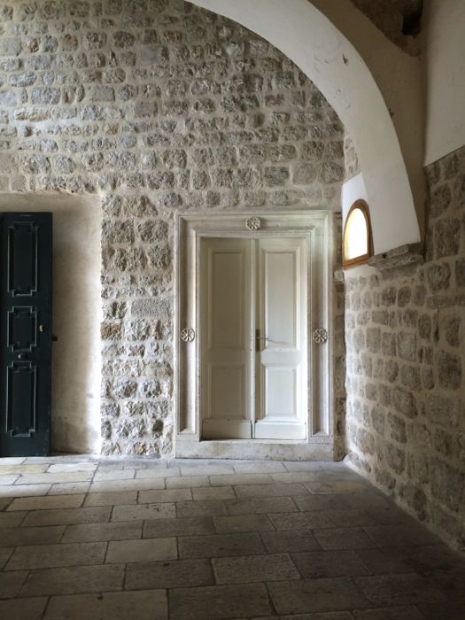 Dubrovnik_Franciscan Hallway